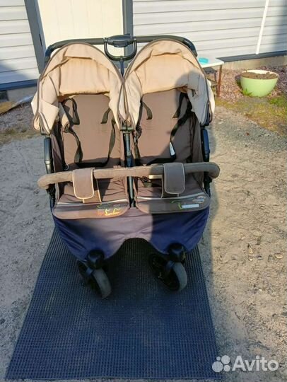 Коляска для двойни