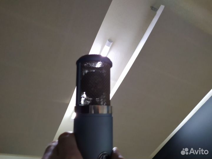 Студийный микрофон AKG Perception 820 Tube