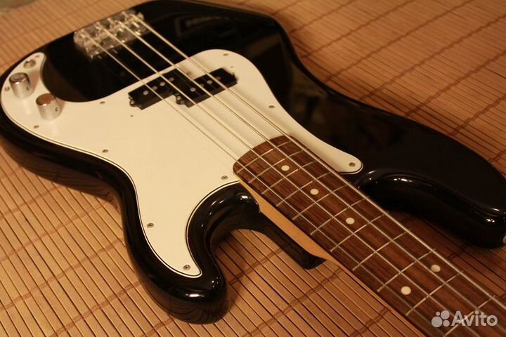 Бас гитара Fender Precision Bass