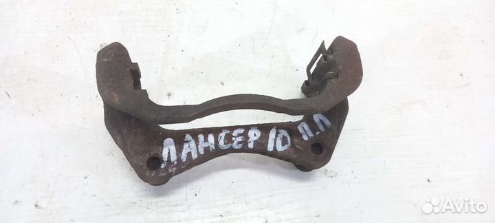 Скоба переднего суппорта Mitsubishi Lancer X