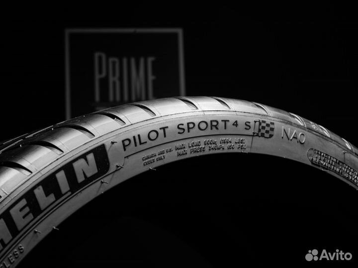 Michelin Pilot Sport 4 S 245/35 R20 и 305/30 R21