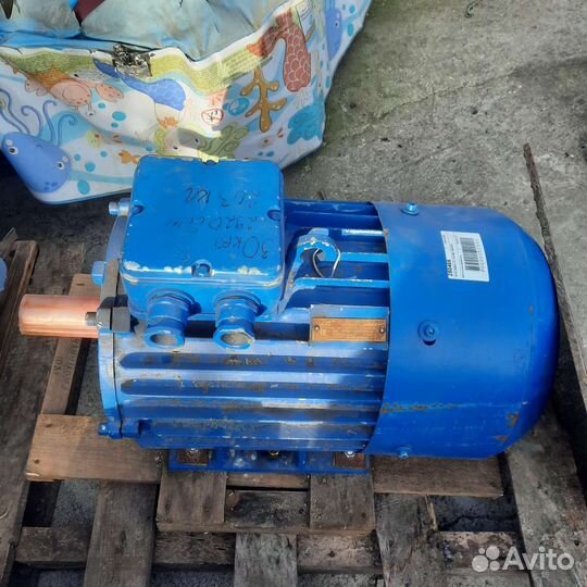 Двигатель трехфазный
