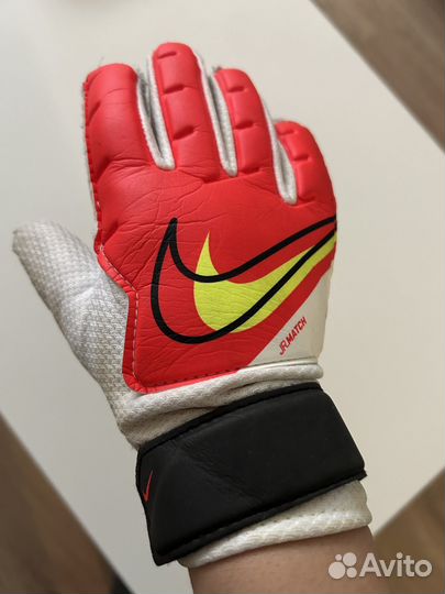 Футбольные вратарские перчатки nike размер 4