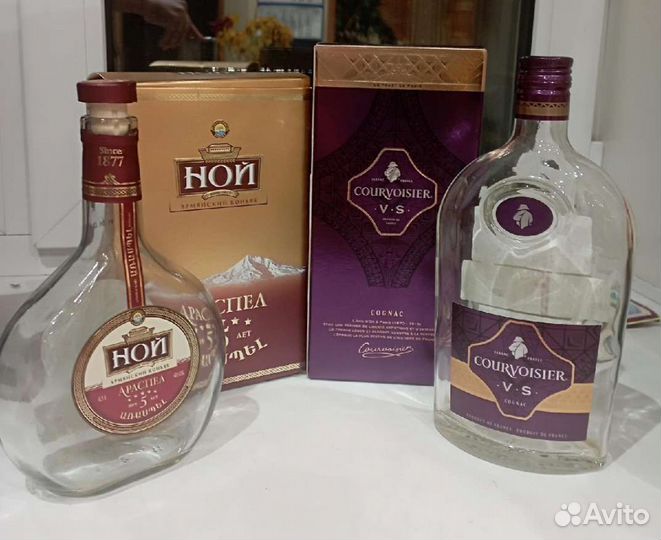 Графинчики/бутылки под вино и наливочки.Канистры