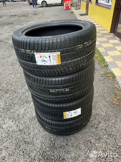 Pirelli Scorpion Winter 325/40 R22 и 285/45 R22