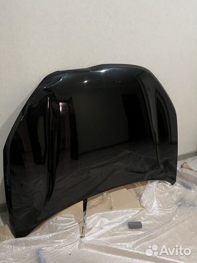 Капот на весту