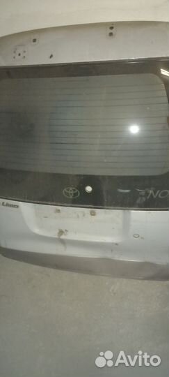 Дверь задняя toyota noah