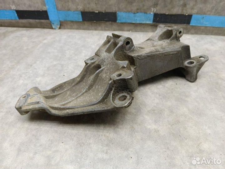 Кронштейн генератора Renault Megane