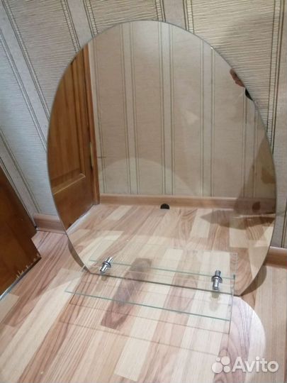 Зеркало в ванную с полкой