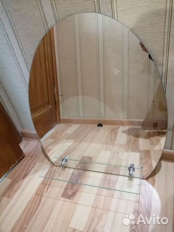 Зеркало в ванную с полкой