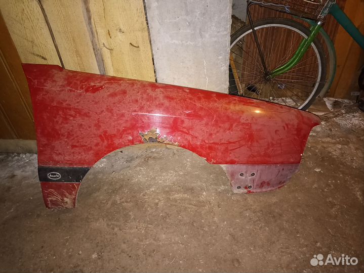 Крыло переднее правое
