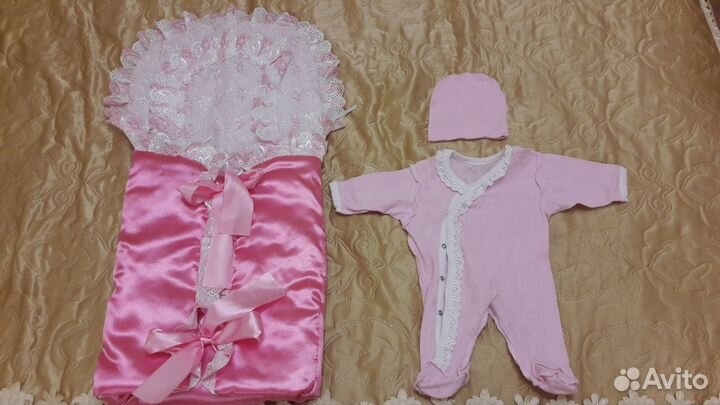 Комплект и конверт на выписку для девочки