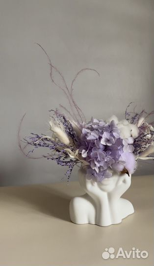 Композиция для интерьера в вазе из гипса