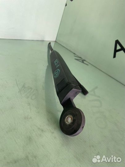 Поводок стеклоочистителя задний Volkswagen Touareg