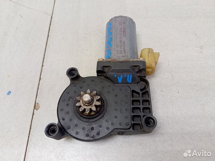 Моторчик переднего левого стеклоподъемника