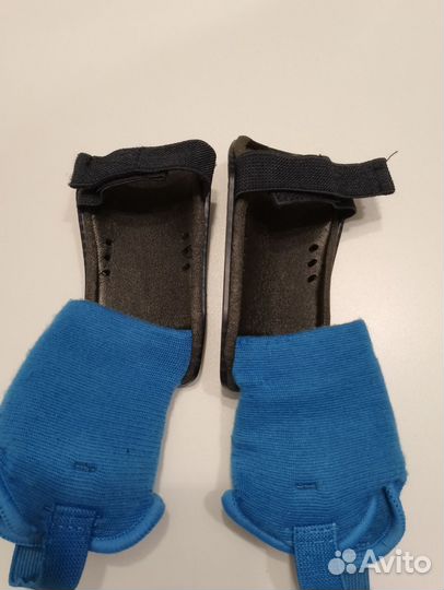 Щитки футбольные детские