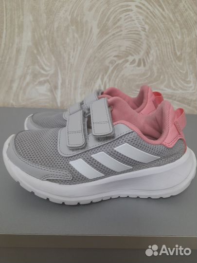 Кроссовки adidas 28