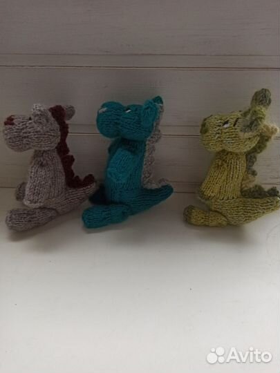 Подушка вязаная спящий котик