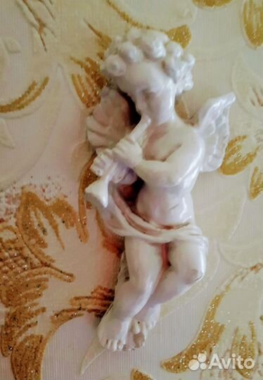 Настенная статуэтка амур