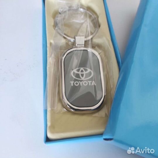 Брелок в подарочной коробке Toyota