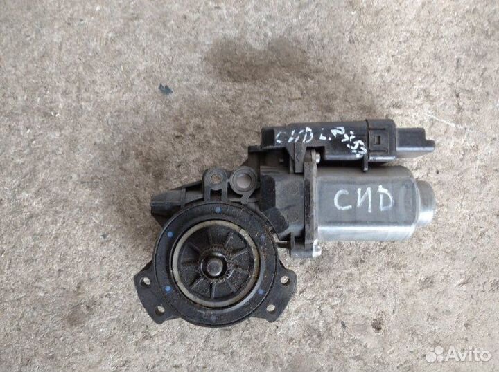 Мотор стеклоподъемника задний левый Kia Ceed