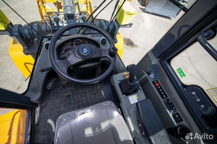 Фронтальный погрузчик XCMG LW330FN, 2023
