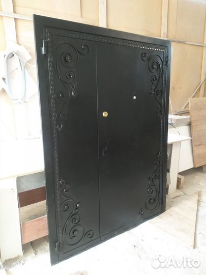 Дверь входная металлическая двухстворчатая