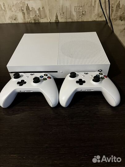 Xbox one s 2 геймпада 1tb + 2 месяца подписки