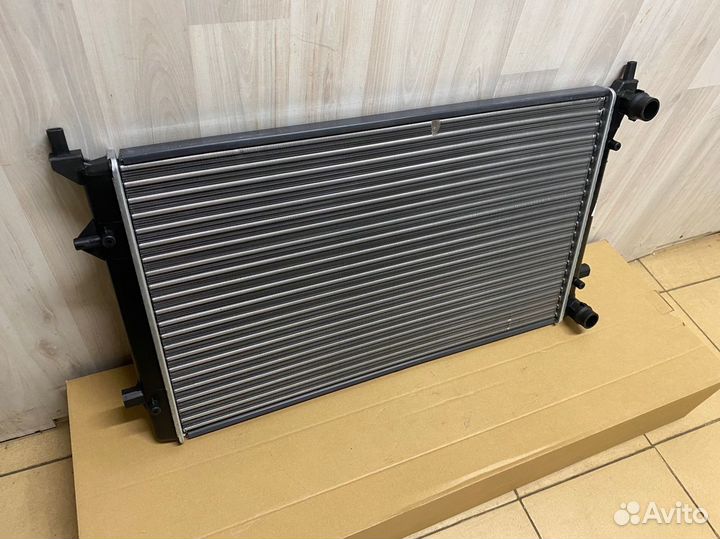 Радиатор охлаждения Golf 6 Golf plus Jetta 5