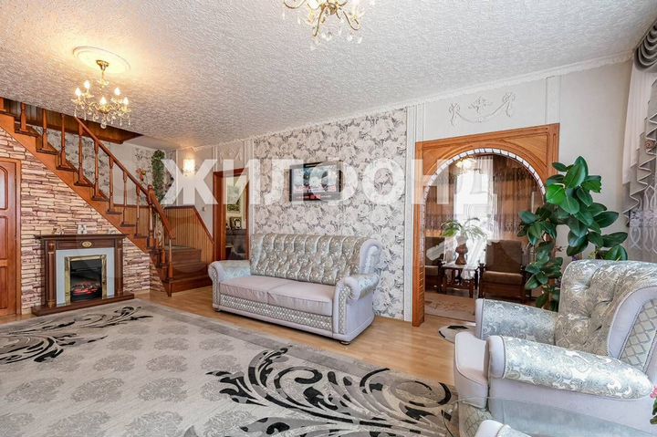 Коттедж 176,1 м² на участке 21,7 сот.