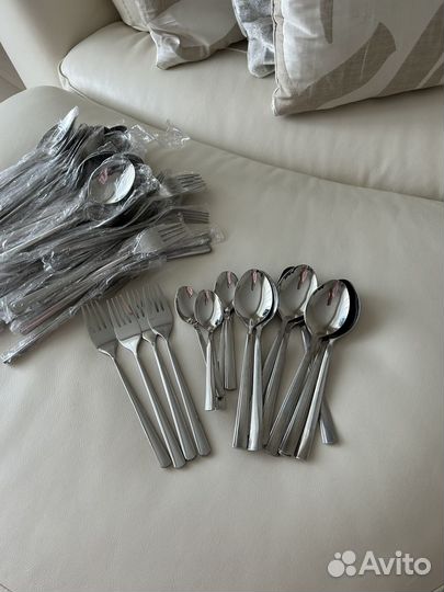 Бокалы,столовые приборы, графины