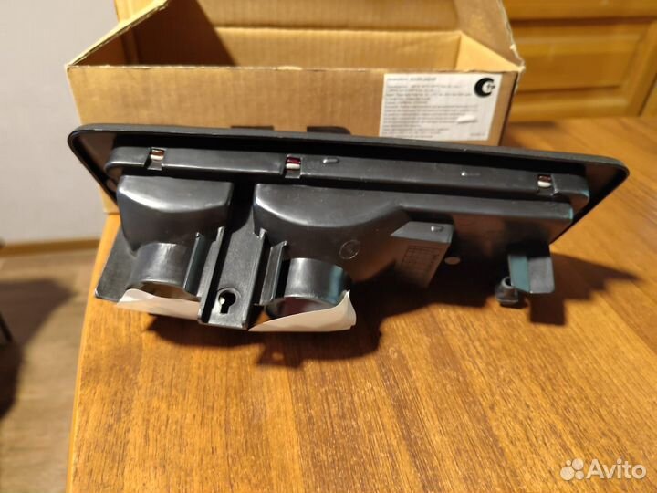 Фонарь задний левый Mitsubishi Pajero 2