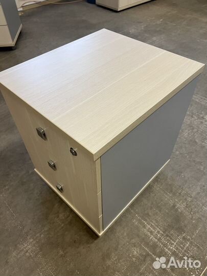 Тумбочка офисная выкатная