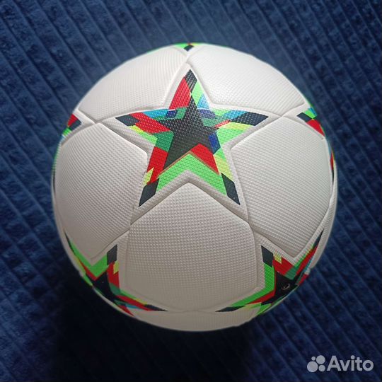 Футбольный мяч adidas лига чемпионов. Бесшовный