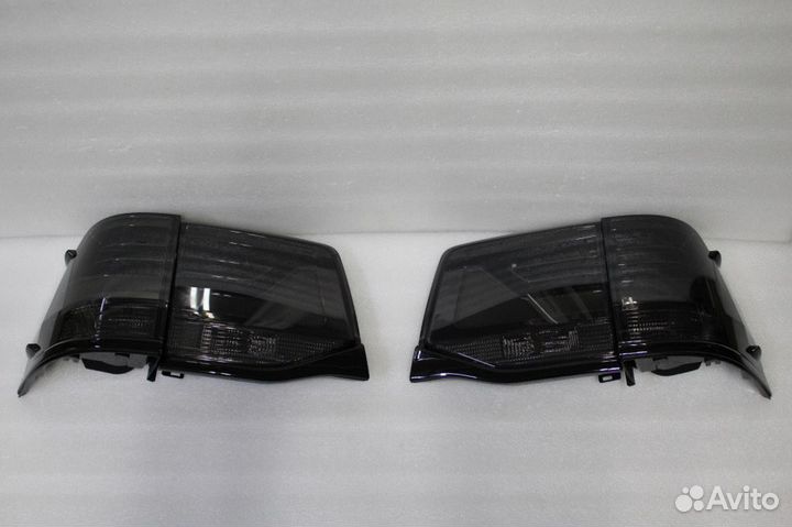 Land Cruiser 200 2016+ Черные стоп сигналы D8KW8