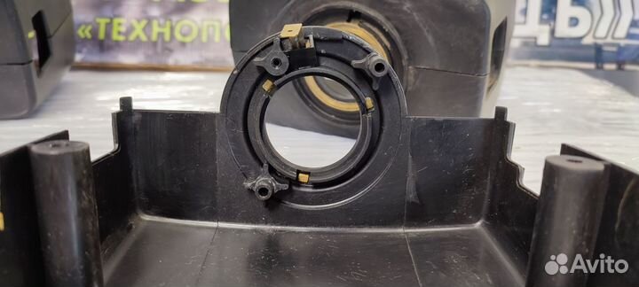 Кожух рулевой колонки нижний Audi 80