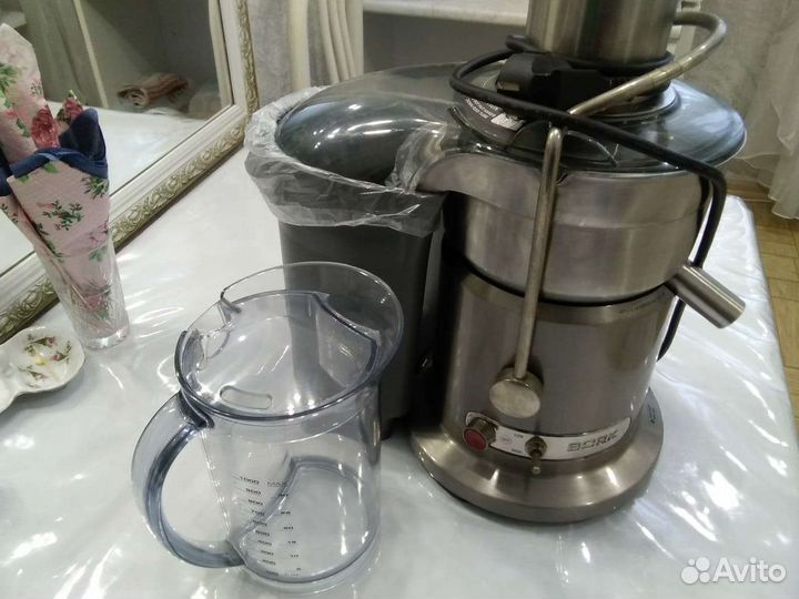 Центробежная соковыжималка bork JU CUN 20120