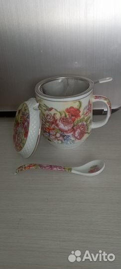 Кружка с ситечком и ложкой новая