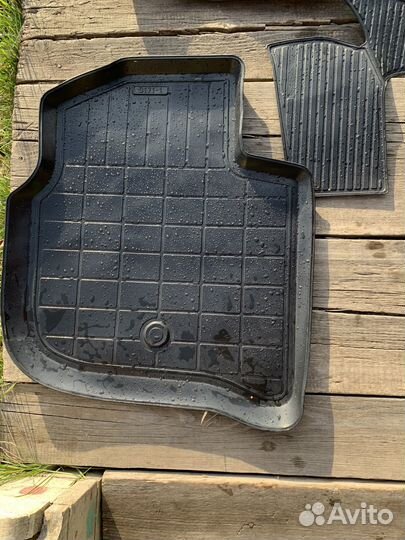 Резиновые коврики шкода рапид