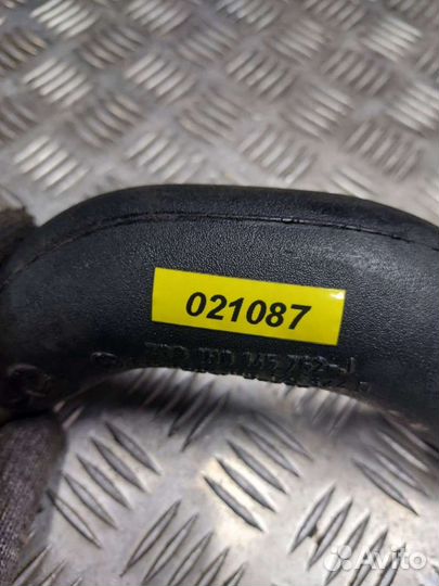 Патрубок интеркулера Volkswagen Passat B4 1H014584