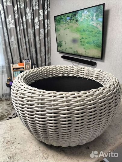 Кашпо из искусственного ротанга