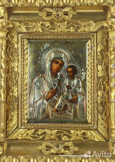 Тихвинская икона Божией Матери в киоте