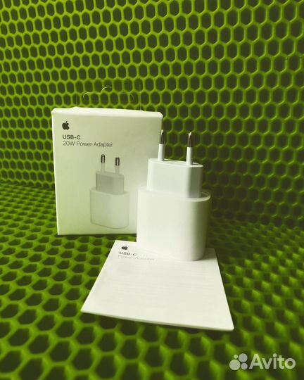 Зарядка на iPhone быстрая USB-C 20W Блок питания