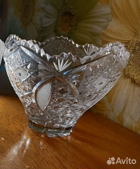 Цена за все хрусталь, 3 салатника, вазы и 4 рюмки