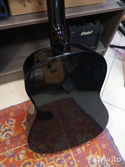 Классическая гитара черная с дефектом