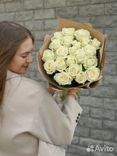 Букет из 21 белой розы с доставкой