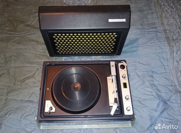Проигрыватель винила СССР