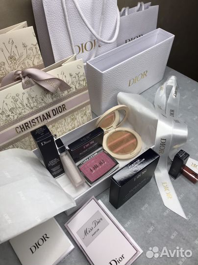 Набор косметики Dior в упаковке