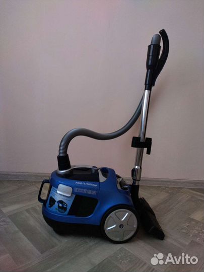 Пылесос Vitek VT-1886B с аквафильтром