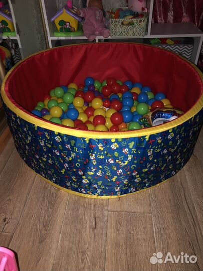 Сухой бассейн с шариками